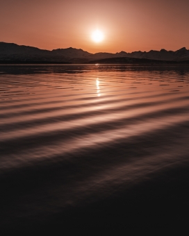 日落湖美景
