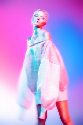 Recycle-弗拉迪斯拉瓦・楚瓦克-绚丽的再生塑料女装