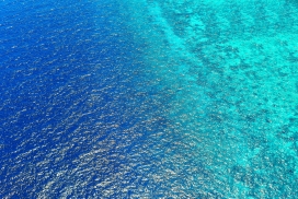 蔚蓝的海水
