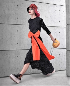 汉娜·霍尔曼-玛丽·克莱尔（Marie Claire）美国时尚的街拍人像