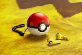 配有Pokéball充电盒的Razer限量版Pikachu耳塞
