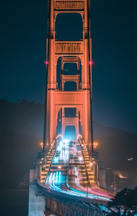 吊桥夜景图