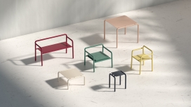 Elio结合了简单轮廓和柔和色彩的家具