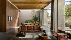 曼努埃尔·塞万提斯在墨西哥山坡上建造自己的家和工作室