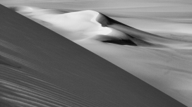沙漠黑白图片