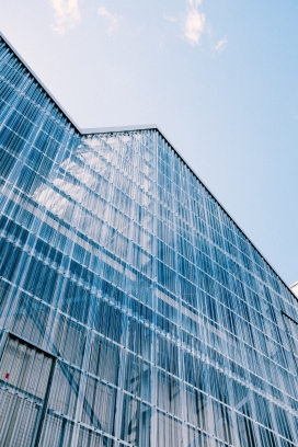 蓝色钢结构玻璃幕墙