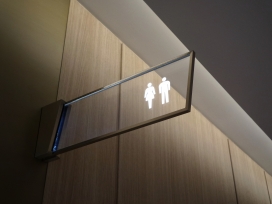 透明玻璃厕所标识图片