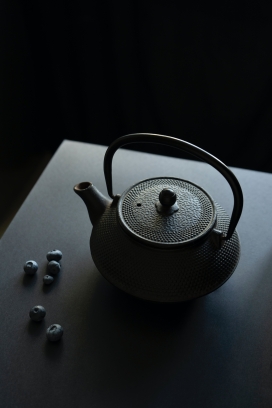 黑色茶壶图片