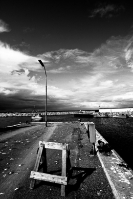 瑞典Laesoe渔民海湾港湾码头黑白生活摄影