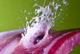 美国加利福尼亚州摄影师Alan Sailer子弹穿越水果物品瞬间作品