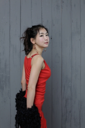 韩国2010高清大红连衣裙女人人像摄影