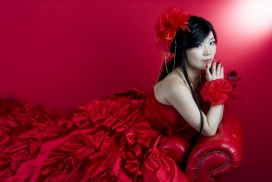 日本经典红色围裙-女人摄影角色扮演