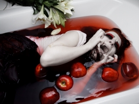 欧美silent-order彩妆人像摄影-浴缸里的水果