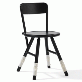 哥本哈根的设计师米娅Gammelgaard-站暖腿的木椅