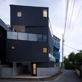 东京KINO建筑-木材和混凝土四层楼高房子