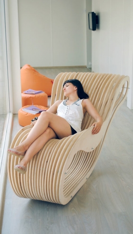 波兰年轻设计师工业家居作品-女人曲线躺椅