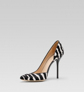 意大利奢侈品-GUCCI-noah黑白条纹女性高跟尖头鞋素材