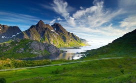 北欧绿色山峰景观