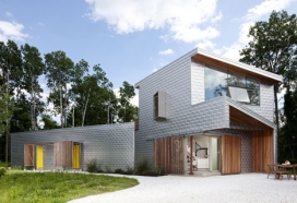 闪闪发光铝制面板凹凸不平的小复式楼-纽约Grzywinski + Pons建筑师作品