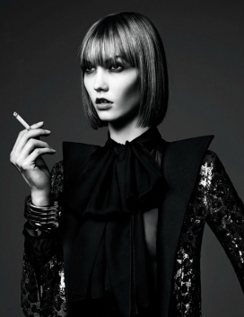 卡莉・克劳斯-Vogue日本-造型别致时装秀