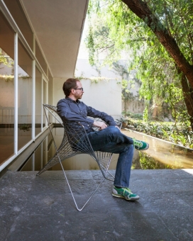 雕塑多孔金属抛物线椅子-洛杉矶Carlo Aiello设计师作品