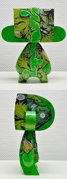 “绿娃”-HULK MAD・L采用丙烯酸漆粘土结合漫画拼贴技术制作的玩具