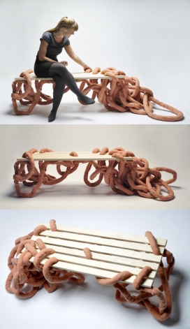 ÆDT长凳子-灵感来自蠕虫，确切的故事，点燃了观众的想象力