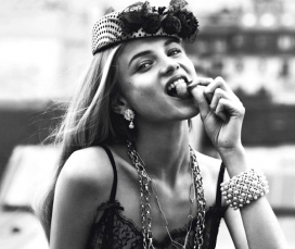 安娜-Vogue巴黎2013年12月-大量的黑色蕾丝-丰富的珍宝人像
