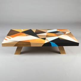 几何图形涂鸦咖啡桌-混合几何形状和鲜艳色彩图案，创造出独特的外观