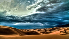 惊人的蓝天沙漠山