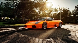 森林阳光下的橙黄兰博基尼Lamborghini跑车经典壁纸下载