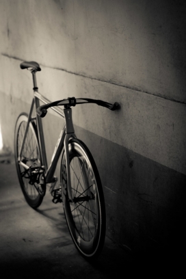 铝合金铝架自行车设计-完全定制的碳纤维前叉，采用手工焊点打磨。