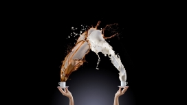 咖啡牛奶碰撞水花
