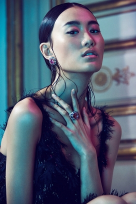 理查德・拉莫斯-闪耀的珠宝款式，华丽的礼服和精致礼服的拍摄