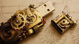 复古未来主义的金属齿轮USB