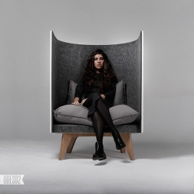 V1 lounge半圆形铝椅子设计-耐用又轻巧的材料，宽大柔软的靠垫与羊群基板，内部采用毡无纺布，最大限度地吸收声音，是不错温馨的椅子