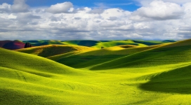 高清晰绿色山丘美景壁纸