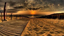 橙色金沙滩的日落