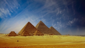 高清晰蓝天白云下埃及开罗金字塔壁纸