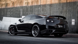 高清晰黑色美丽的日产GT-R跑车侧面壁纸