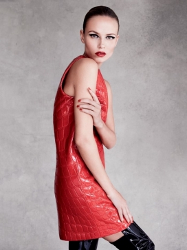 娜塔莎保利-VOGUE俄罗斯2015年9月-大胆红色和黑色皮革风格