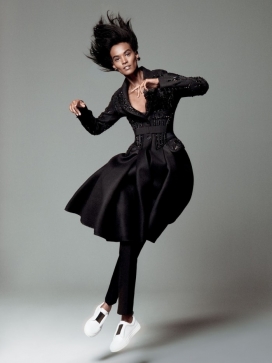 莉雅・琦比德-VOGUE时尚美2015年九月-欣喜若狂的时髦女装秀