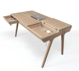 METIS实木书桌-配有充足的存储空间-配备有三个抽屉双盖子部分，以及两个皮革配饰的东西，像回形针笔一样，还可以隐藏数据线