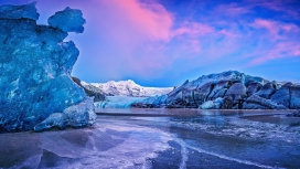 蓝色之美的湖泊冰岛冰川