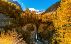 法国阿尔卑斯山瀑布壁纸