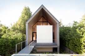 三角箭房屋设计-设计师用最小的占用空间建设的一个朴素的房子，位于西雅图，上面还带一个小阁楼。