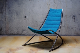 CROSSARC chair-圆弧椅子-有很多座位角度变化，他们可以很简单切换就像换手套一样