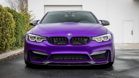 高清晰炫彩紫色宝马M4跑车车头壁纸