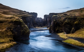 冰岛峡谷河