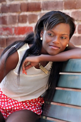 高清晰青春的非洲姑娘壁纸